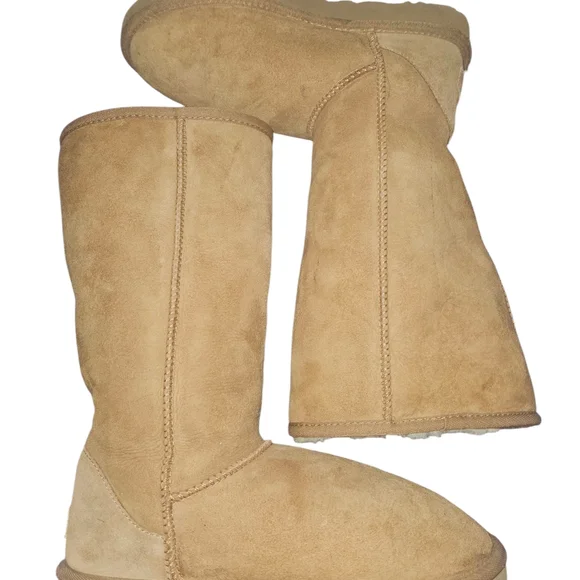 UGG Classic Tall II Boots – Chestnut Suede, Size 8, Like New - Picture 4 of 6